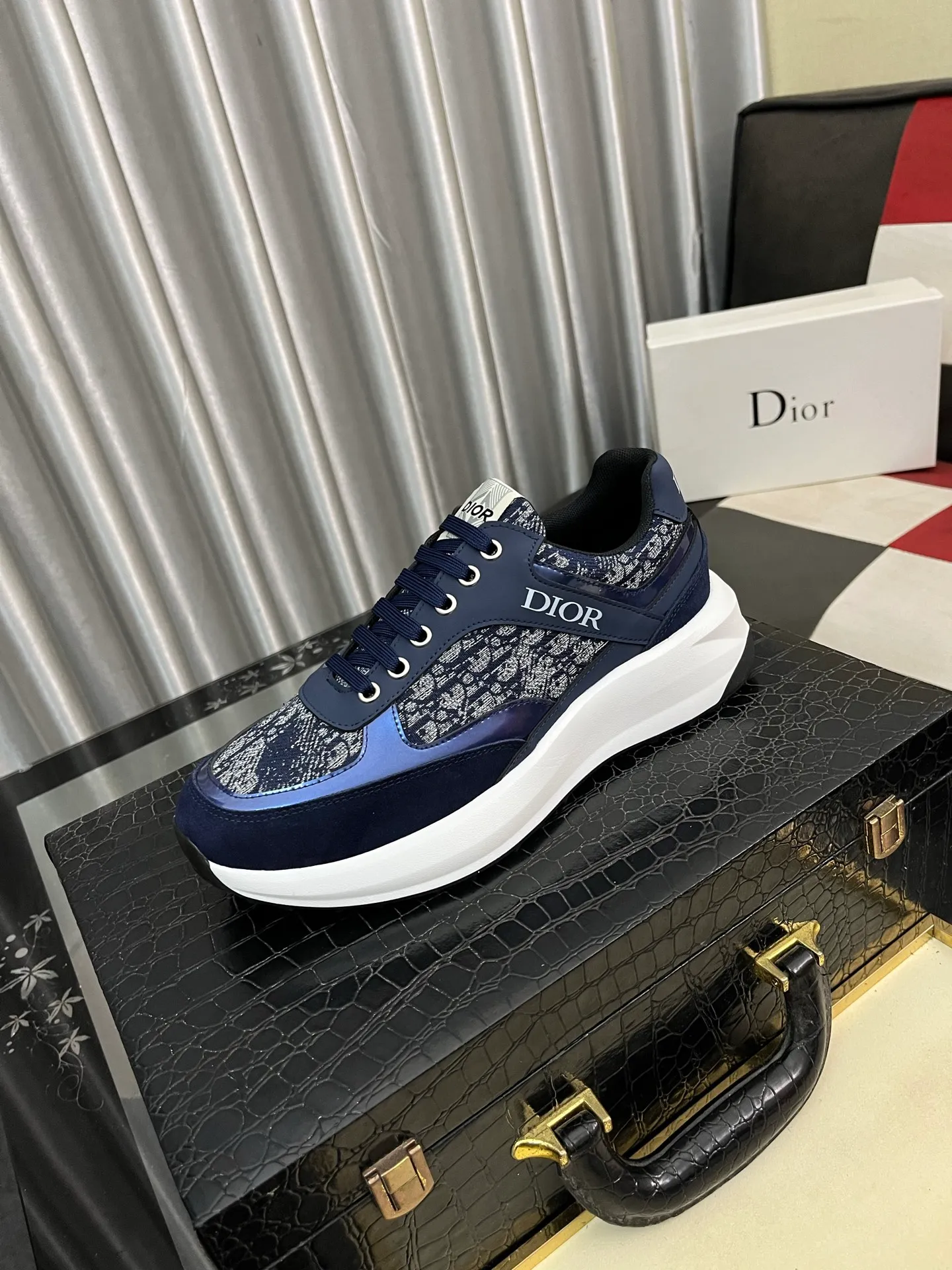 Men's men's shoes💰440⌚️⌚️[Dior] 25ss new product B01 moral training shoes. The toe dimensions of the couple's style are a bit wider. The upper foot comfort is perfect. The threads are beautiful. Perfectly suitable for trousers. Decorated with various classic details. Ideal for daily looks. Can be matched with various casual items to create exquisite looks. Fabric: top layer cowhide/lining sheepskin TPU original outsole Code number: 38-444️⃣Colors available